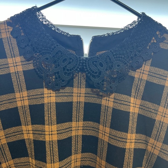 EUC City Chic Size 18 Black & Old Gold Dress with Black Lace Collar - Picture 3 of 5